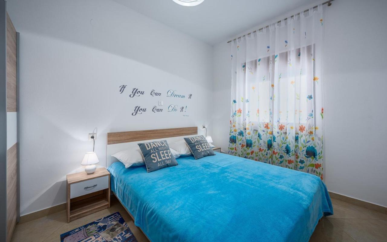 The Willow Garden Apartment House Marčana Exterior foto